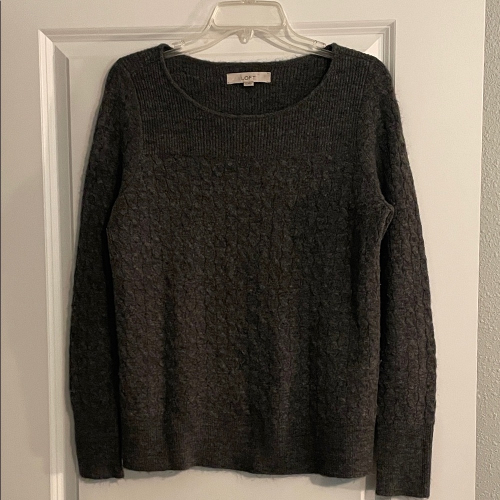 LOFT Women's Gray Sweater Size Medium